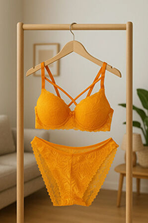 Dolgulu Çapraz Dantelli Ayarlanabilir Askı Sütyen Külot İç Çamaşır Takımı