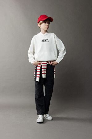 DeFacto Erkek Çocuk Oversize Geniş Kalıp Kapüşonlu Nakışlı Sweatshirt D8498A825SPWT32