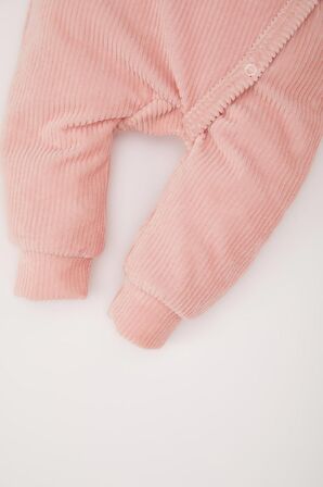 DeFacto Kız Bebek Yenidoğan Uzun Kollu Kadife Tulum D6519A524WNPN243