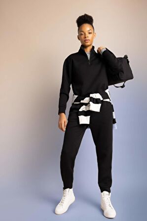 DeFactoFit Jogger Eşofman Altı Standart Fit Beli Lastikli Cepli Basic Düz B6358AX23WNBK81