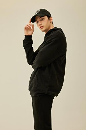 DeFacto Comfort Regular Fit Rahat Kalıp Kapüşonlu Kanguru Cepli Basic Düz Sweatshirt B4446AX24SPBK81