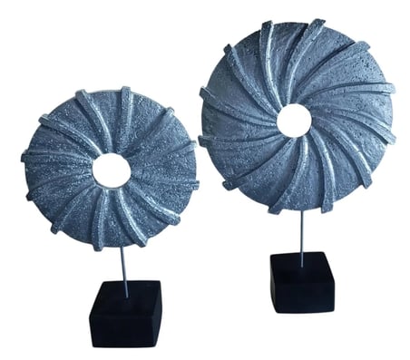 (31cm -36cm boyunda)-(19cm -23cm çapında) kırılmaz polyester,halka pervane figürlü biblo(dilediğiniz notu hediye paketi üzerine yazılı şeklinde gönderim yapılmaktadır)