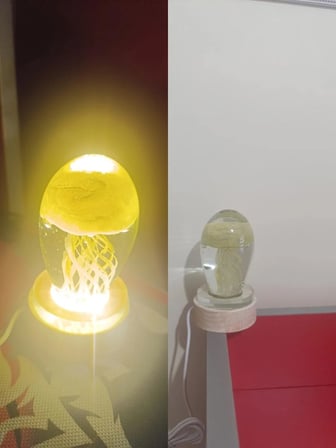 Ahşap altlıklı ışıklı küre(dilediğiniz notu hediye paketi üzerine yazılı şeklinde gönderim yapılmaktadır)