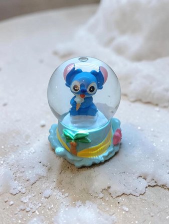 9cm-6cm –Dondurmalı figürlü Işıklı Stitch Kar küre