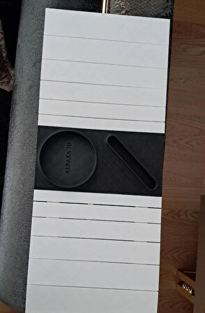 Almila 3D Baskı Koltuk Kenarı Bardaklıklı Pratik Sehpa – Esnek Katlanabilir Tasarım