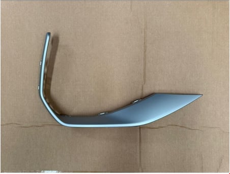 AUDİ - ÖN TAMPON IZGARA ÇERÇEVESİ GRİ SAĞ A3 2024-