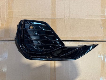 AUDİ - ÖN TAMPON IZGARASI SAĞ A3 2024-