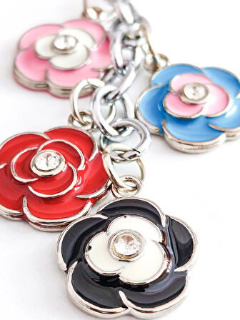 Renkli Güllerden Oluşan metal Anahtarlık