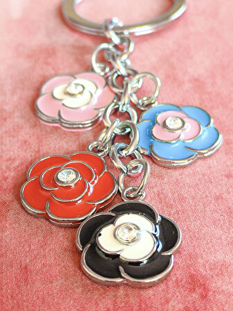 Renkli Güllerden Oluşan metal Anahtarlık