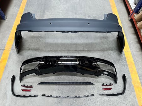 AUDİ - ARKA TAMPON SET S-LİNE (SİYAH ÇITALI) A4 2020-