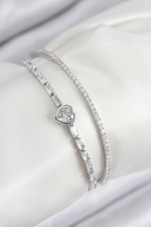 Pirinç Zirkon Taşlı Kalp Model Gümüş Renk Kadın Bileklik 5886