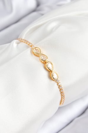 Pirinç Zirkon Taşlı Sonsuzluk Model Gold Renk Asansörlü Kadın Bileklik 5886