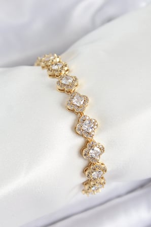 Pirinç Zirkon Taşlı Yonca Baget Model Gold Renk VIP Seri Kadın Bileklik 5886