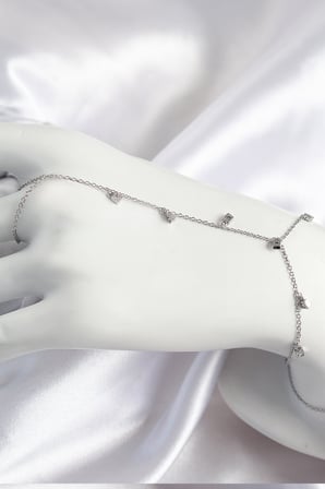 Pirinç Zirkon Taşlı Sallantılı Model Gümüş Renk Kadın Şahmeran 5886
