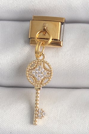 316L Çelik Gold Renk Sallantı Zirkon Taşlı Anahtar Model Nomination Charm 5886