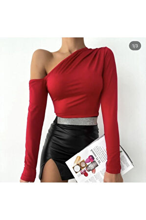 Kadın Kırmızı Asimetrik Kol Omzu Açık Uzun Kollu Bluz