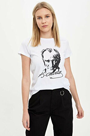 Yetişkin Beyaz Atatürk Baskılı T-shirt / Atatürk Baskılı Kısa Kol Flama Hediyeli / Atatürk