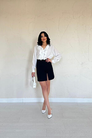 JANES Siyah Yırtmaçlı Gül Detaylı Mini Etek