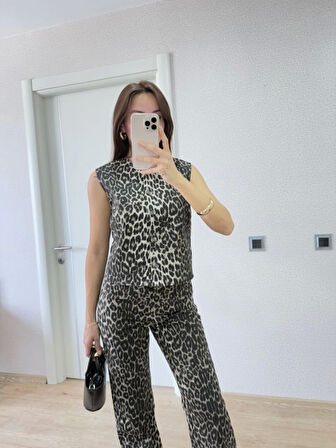 JANES Leopar Desenli Düğmeli Bluzlu Pantolon İkili Takım -Leopar