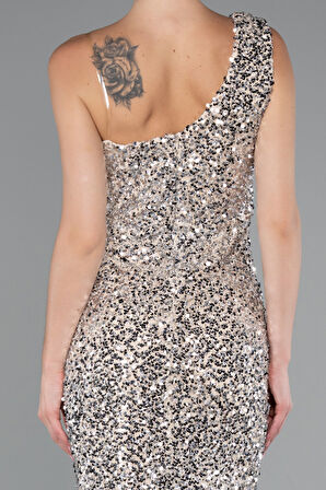 Tek Omuz Yırtmaçlı Midi Pullu Gece Elbisesi ABK2377