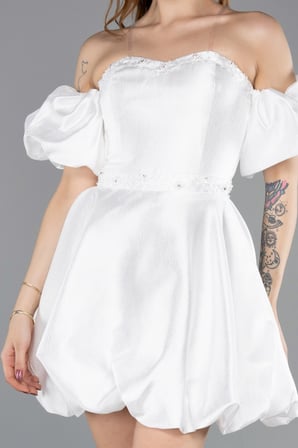 Straplez Kol Aksesuarlı Mini Gece Elbisesi ABK2696