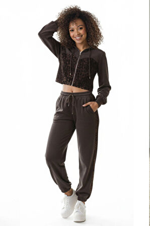 Kahverengi Leopar Garnili Fermuarlı Crop Sweatshirt ve Jogger Eşofman Altı Takımı