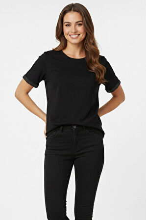 Siyah Kol Ucu Parlak Taş Boncuk Detaylı Bisiklet Yaka Dar Kalıp T-Shirt