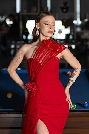 Tek Omuz Çiçek Aksesuarlı Yırtmaçlı Uzun Abiye ABU4969