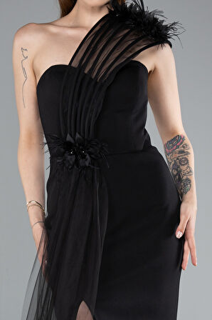 Tek Omuz Çiçek Aksesuarlı Yırtmaçlı Uzun Abiye ABU4969