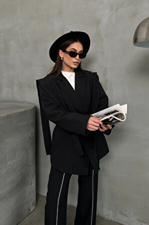 Kadın Oversize Blazer Ceket Kuşaklı Omuz Detaylı