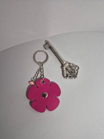 Gogo Çiçek Figürlü Hakiki Deri Anahtarlık Pembe Fuşya El Yapımı