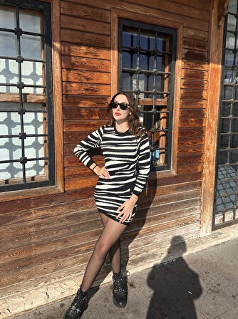 35 AVM Kadın Uzun Kollu Siyah Beyaz Zebra Desen Triko Elbise