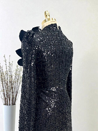 AKSESUAR DETAYLI TAŞLI ABİYE