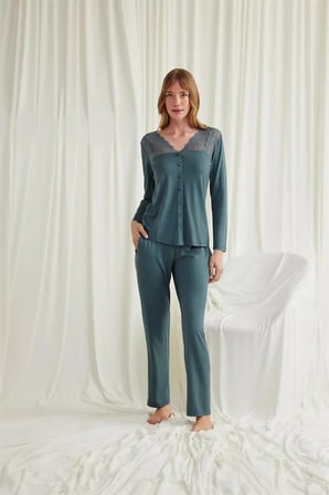 Aesco Yakası Omzu ve Paçası Dantelli Boydan Düğmeli Pijama Takımı