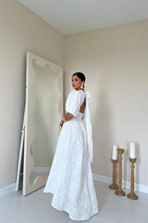 Aesco Beyaz Arkası Bağlamalı Brode Elbise