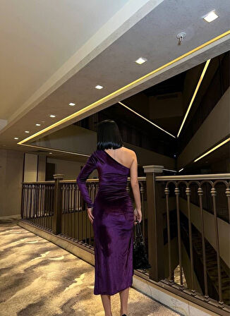 Aesco Kadın Uzun Kollu Omuz Dekolteli Büzgü Ve Asimetrik Yırtmaç Detay Elbise