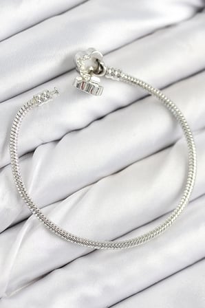 Pirinç Charm Zirkon Taşlı Yonca Model Gümüş Renk Kadın Bileklik