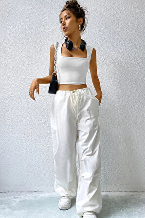 Kadın Beyaz Kare Yaka Kalınlaşan Omuz Detaylı Crop Top Bluz