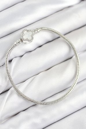 Pirinç Charm Zirkon Taşlı Yonca Model Gümüş Renk Kadın Bileklik 5886