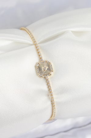 Pirinç Zirkon Taşlı Kare Model Gold Renk Kadın Bilekilk 5886