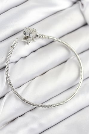 Pirinç Charm Zirkon Taşlı Yıldız Model Gümüş Renk Kadın Bileklik 5886