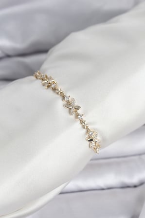 Gold Renk Yonca Model Zirkon Taşlı Asansörlü Kadın Bileklik 5886