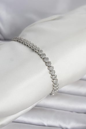 Pirinç Gümüş Renk Kalp Model Sıralı Zirkon Taşlı Kadın Bileklik 5886