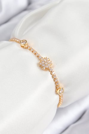 Pirinç Zirkon Taşlı Kar Tanesi Model Gold Renk Asansörlü Kadın Bileklik 5886