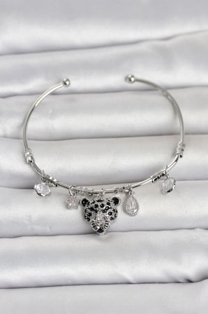 Pirinç Gümüş Renk Leopar Detaylı Charmlı Kadın Bileklik 5886