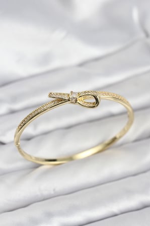 Pirinç Gold Renk Zirkon Taşlı Fiyonk Model Kadın Kelepçe Bileklik 5886