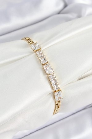 Xuping Pirinç Parçalı Su Yolu Model Gold Renk Kadın Bileklik 5886