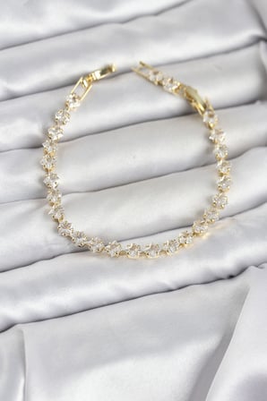 Kare Zirkon Taşlı Gold Renk Pirinç Su Yolu Kadın Bileklik 5886