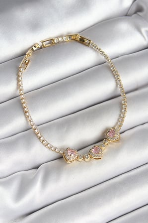 Pirinç Sıralı Pembe Kalp Figürlü Zirkon Taşlı Gold Renk Kadın Bileklik 5886