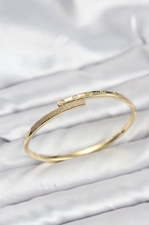 Pirinç Gold Renk Zirkon Taşlı Kadın Kelepçe Bileklik 5886